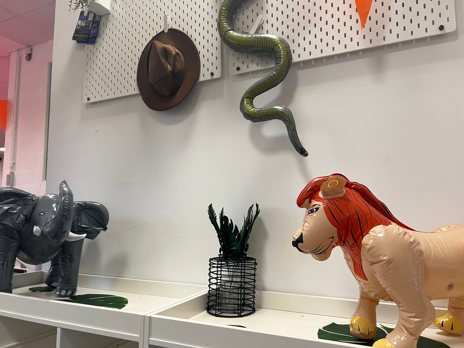 Aankleding feestje met ballon olifant leeuw